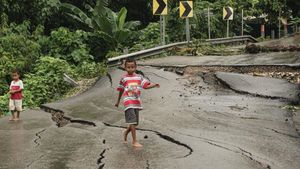 Ga Bahaya Ta? Jalan di Kupang Patah dan Bergelombang