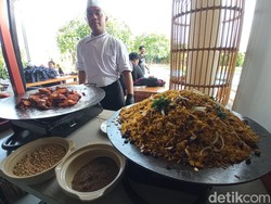 Saat Kuliner Timur Tengah hingga Tahu Gejrot Berbaur di Kampoeng Ramadan