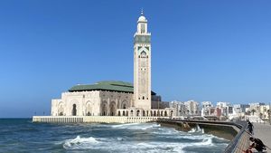 Indahnya Masjid Hassan II di Tepi Samudera Atlantik