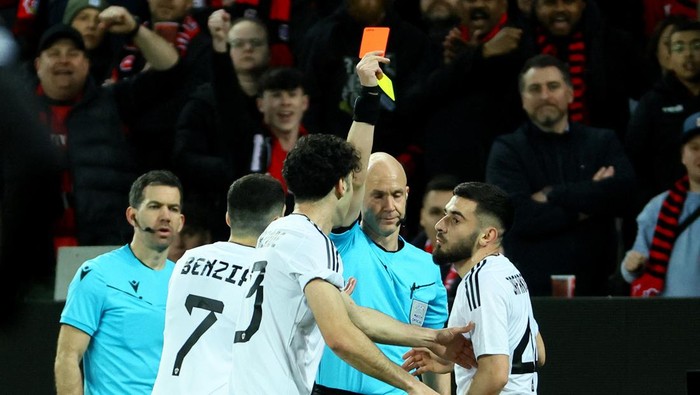 Soccer Football - Europa League - Round of 16 - Second Leg - Bayer Leverkusen v Qarabag - BayArena, Leverkusen, Germany - March 14, 2024 Qarabags Elvin Cefarquliyev is shown a red card by referee Anthony Taylor REUTERS/Wolfgang Rattay