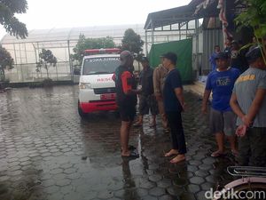 Detik-detik Evakuasi 3 Anak Tewas Usai Perahunya Terbalik Saat Banjir di Kudus Detik-detik Evakuasi 3 Anak Tewas Usai Perahunya Terbalik Saat Banjir di Kudus