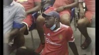 Meme ini mengibaratkan fans MU cuma akan bisa pasrah melihat tim kesayangannya di akhir pekan. Foto: dok. Internet/X (Twitter)