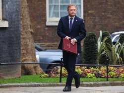 Rusia Dituduh Ganggu Sinyal di Pesawat Menhan Inggris