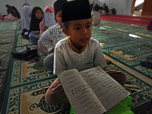 Menimba Ilmu Agama di Pesantren Kilat Ramadan