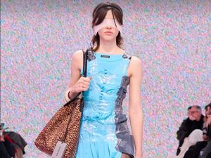 7 Benda Receh Tapi Mahal yang Dirilis Balenciaga, Gelang Lakban Rp 51 Juta