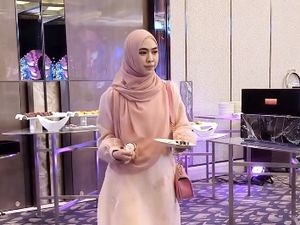 Oki Setiana Dewi Akhirnya Berangkat ke Mesir, Tinggalkan Anak Bungsu