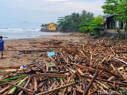 Pantai Citepus yang Luluh Lantak Usai Dihantam Rob