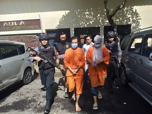 Polisi Tangkap Pasutri Penipu Pengganda Uang, Koper Diisi Kain-Pasir Polisi Tangkap Pasutri Penipu Pengganda Uang, Koper Diisi Kain-Pasir