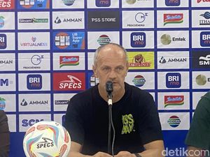 Pinthus Terprovokasi Suporter, Pelatih PSS Sleman Beri Peringatan Pinthus Terprovokasi Suporter, Pelatih PSS Sleman Beri Peringatan