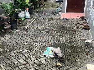 Sempat Damai, Teror Tetangga Lempar Batu dan Genting di Sidoarjo Terjadi Lagi Sempat Damai, Teror Tetangga Lempar Batu dan Genting di Sidoarjo Terjadi Lagi