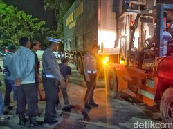 Pengatur Lalin Tewas Terhimpit Bus dan Truk yang Tabrakan di Karawang