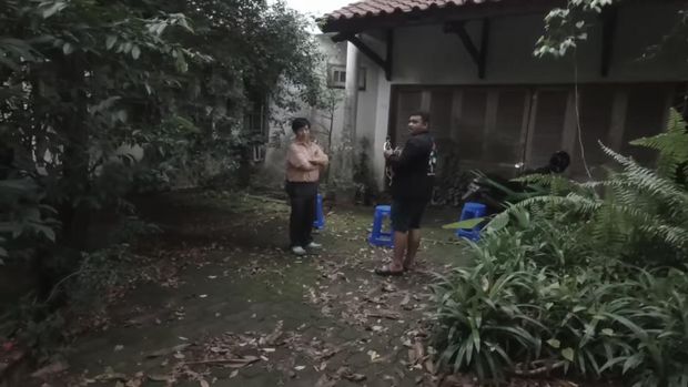 Rumah mewah Pak Usman yang terbengkalai