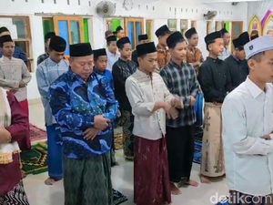 Persis Kritik Tarawih Kilat di Indramayu: Tidak Tenang dan Khusyuk Persis Kritik Tarawih Kilat di Indramayu: Tidak Tenang dan Khusyuk