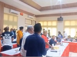 Pleno KPU Maluku Gaduh, Anggota KPU Malteng Ngamuk-Lempar Papan Nama Saksi