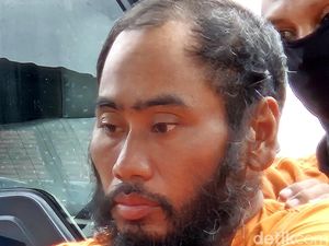 Tampang Pembakar Rumah-Pembacok Sepupu di Klungkung Berbaju Tahanan