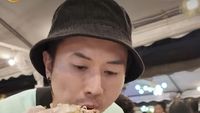 10 Potret Seru Rafael Tan Makan Bakso hingga Sop Babi di Thailand