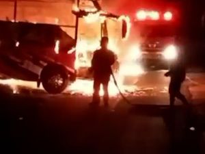 Penampakan 3 Bus PO Margo Mulyo Terbakar di Pekalongan