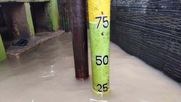 Banjir setinggu 25 hingga 50 cm melanda kawasan Kebon Pala, Kampung Melayu, Jakarta Timur (Jaktim).