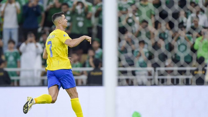JEDDAH, SAUDI ARABIA - MARCH 15: Cristiano Ronaldo of Al Nassr celebrating his goal to make it 0-1 during the Saudi Pro League match between Al-Ahli SFC and Al-Nassr at King Abdullah Sports City on March 15, 2024 in Jeddah, Saudi Arabia. (Photo by Khalid Alhaj/MB Media/Getty Images)