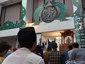 Imam Muda Palestina Pimpin Salat Tarawih di Masjid Unpad