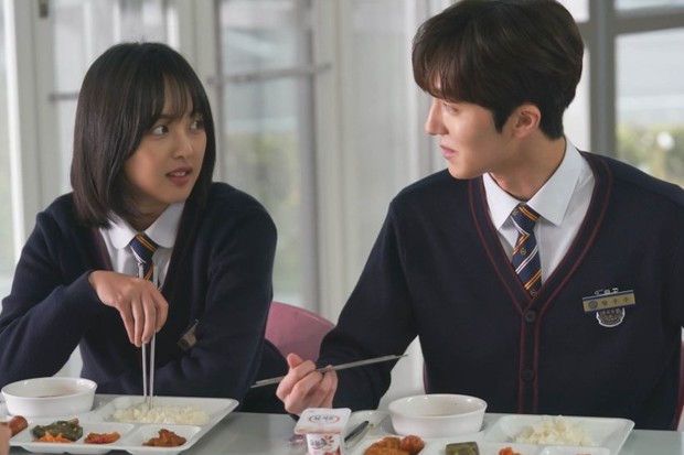 Kim Bo Ra dan Chani di drama SKY Castle/ Foto: imdb.com Kim Bo Ra dan Chani di drama SKY Castle/ Foto: imdb.com