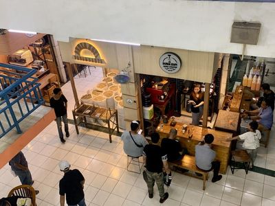 (Bukan Sekadar) Ngopi di Pasar Santa