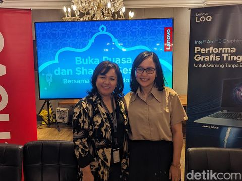 Pemimpin Pemasaran Bisnis Lenovo Indonesia Diantica (kiri) dan Pemimpin Pemasaran Konsumen Lenovo Indonesia Agnasta