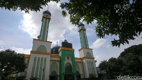 Melihat Kemegahan Masjid Agung Al-Barkah Bekasi