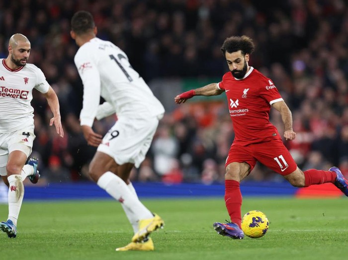 LIVERPOOL, ENGLAND - DECEMBER 17: Mohamed Salah of Liverpool on the ball during the Premier League match between Liverpool FC and Manchester United at Anfield on December 17, 2023 in Liverpool, England. (Photo by Clive Brunskill/Getty Images)