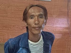 Tampang Pemalak Bertopeng Superhero di Palembang saat Ditangkap Polisi