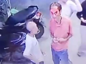 Pemalak Bertopeng Superhero yang Viral di Palembang Ditangkap Pemalak Bertopeng Superhero yang Viral di Palembang Ditangkap