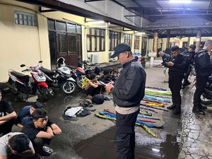 26 Remaja Cimahi Diamankan Saat Perang Sarung, Bawa Keling-Pisau