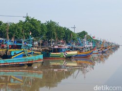 Sebagian Nelayan Pasuruan Nekat Melaut di Tengah Ombak Setinggi 1,25 Meter