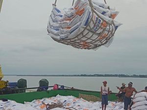 Stok Aman Saat Ramadan-Idul Fitri, 8.200 Ton Beras Impor Tiba di Probolinggo