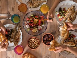 Sedang Diet Selama Ramadan? Ini Jam Terbaik untuk Sahur