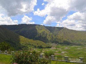Merasakan Udara Sejuk di Kawasan Sopo Guru Tatea Bulan
