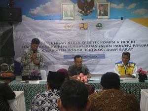 Waka Komisi V DPR Ungkap Solusi Penanganan Jalan Rusak di Parungpanjang Waka Komisi V DPR Ungkap Solusi Penanganan Jalan Rusak di Parungpanjang