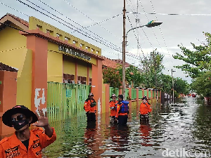 BNPB Sebut Rumah Rusak Akibat Banjir Bisa Dapat Bantuan hingga Rp 60 Juta BNPB Sebut Rumah Rusak Akibat Banjir Bisa Dapat Bantuan hingga Rp 60 Juta