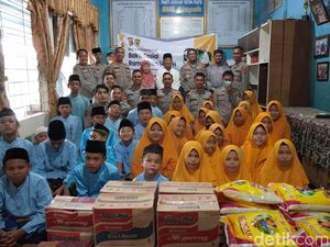 Polda Sumsel Beri Bantuan Paket Sembako untuk Anak Yatim Piatu