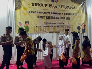 Dalmas Polda Jatim Berbagi Kebahagiaan Buka Puasa Bersama Anak Yatim