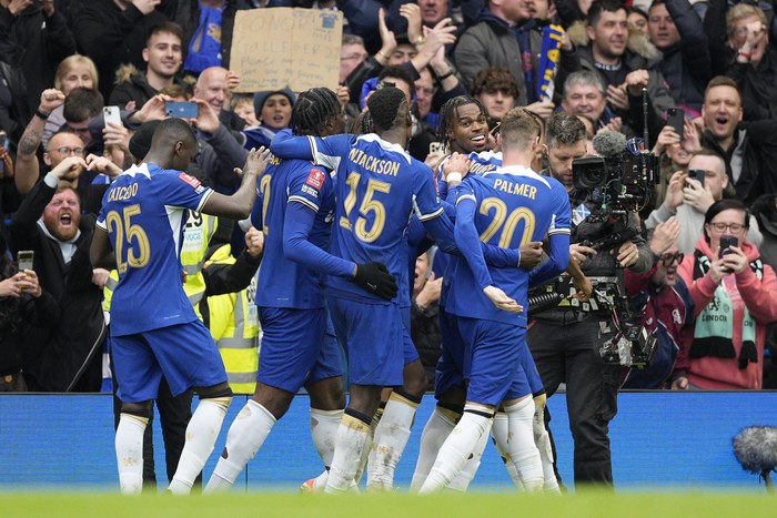 Chelseas Carney Chukwuemeka, second right, celebrates with teammates after scoring his sides third goal during the FA Cup quarterfinal soccer match between Chelsea and Leicester City at Stamford Bridge in London, Sunday, March 17, 2024. (AP Photo/Dave Shopland)
