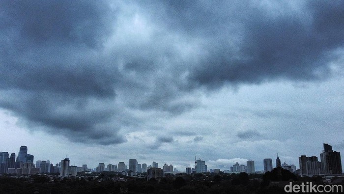 Posisi Terkini dan Dampak 3 Bibit Siklon Tropis yang 'Kepung' RI