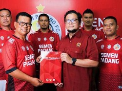 Delfi Adri Dipastikan Tidak Jadi Pelatih Kepala Semen Padang di Liga 1