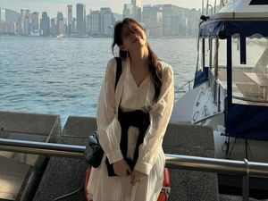 Beda Ekspresi Han So Hee-Ryu Jun Yeol di Bandara Seusai Pulang dari Hawaii Beda Ekspresi Han So Hee-Ryu Jun Yeol di Bandara Seusai Pulang dari Hawaii