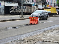 Awas! Banyak Lubang di Jalan Juanda Tangsel, Begini Penampakannya