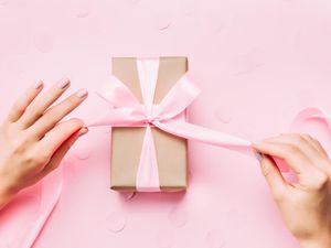 23 Ide Kado untuk Hari Guru Nasional yang Simple namun Berkesan 23 Ide Kado untuk Hari Guru Nasional yang Simple namun Berkesan