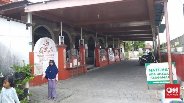 Masjid Asy Syuhada di Kampung Islam Bugis, Pulau Serangan, Bali. (CNNIndonesia/Khadafi)
