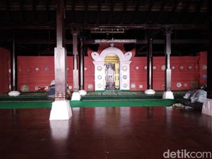 Sajian Takjil Kopi Istimewa di Masjid Merah Panjunan Cirebon Sajian Takjil Kopi Istimewa di Masjid Merah Panjunan Cirebon