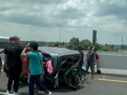 Brakkk! Porsche Tabrak Livina di Tol Kejapanan