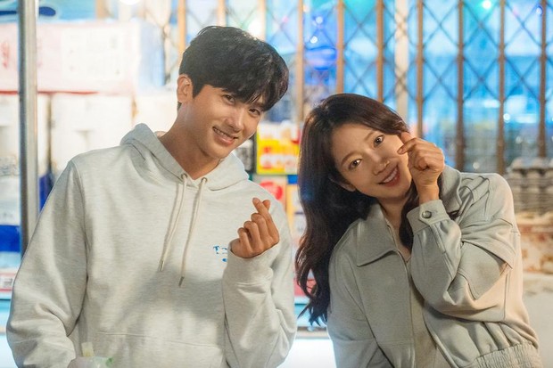 Park Shin Hye dan Park Hyung Sik/Foto: soompi.com Park Shin Hye dan Park Hyung Sik